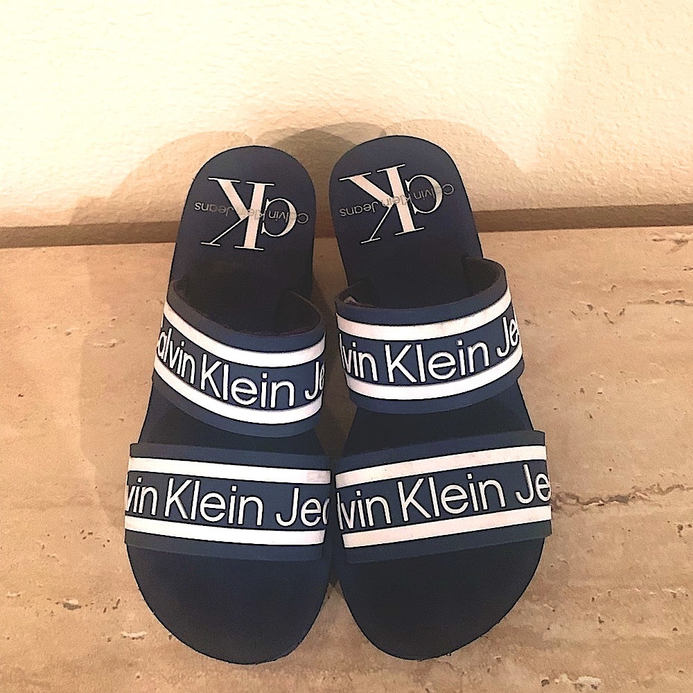 Calvin Klein size 8 summer lightweight shoes on platform
